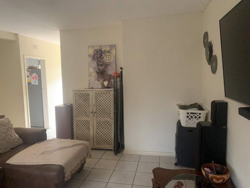 Spacious 2-Bedroom Apartment for Sale in Turffontein - Photo 8