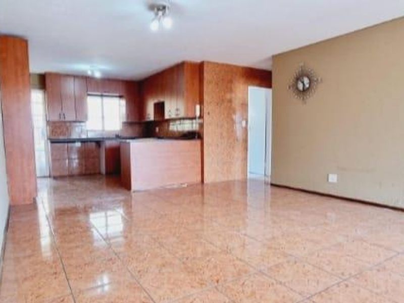 2 Bedroom Apartment for Sale in Ridgeway - Photo 2