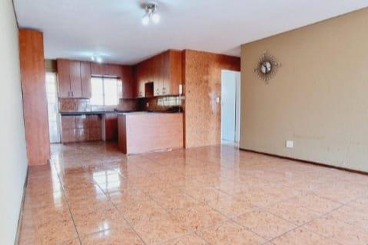 2 Bedroom Apartment for Sale in Ridgeway - Photo 2