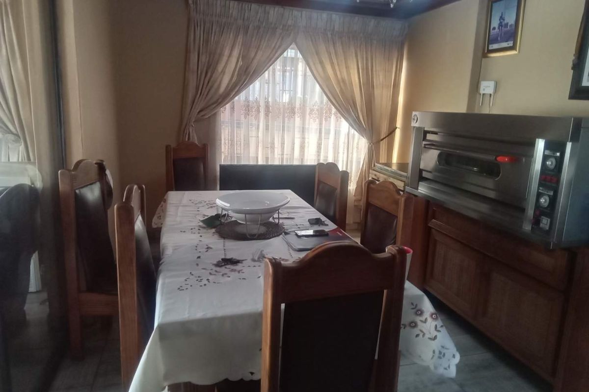 3 bedroom house in Siluma view,Katlehong - Photo 5