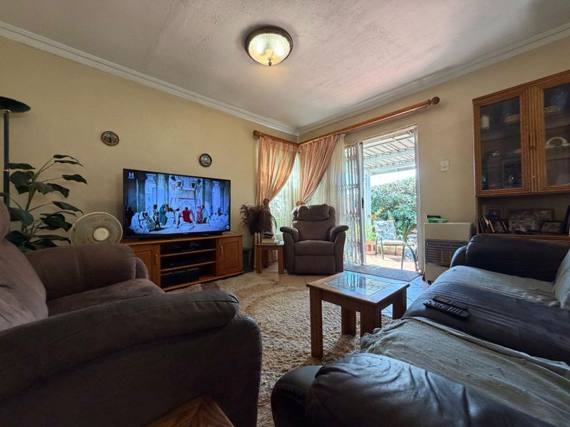 Charming 3-Bedroom Townhouse in Sought-After Randhart, Alberton - Photo 2