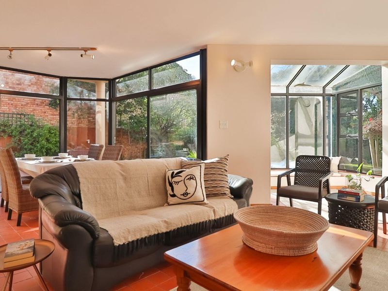 4-Bedroom Family Home in Sought-After School Neighbourhood - Photo 8