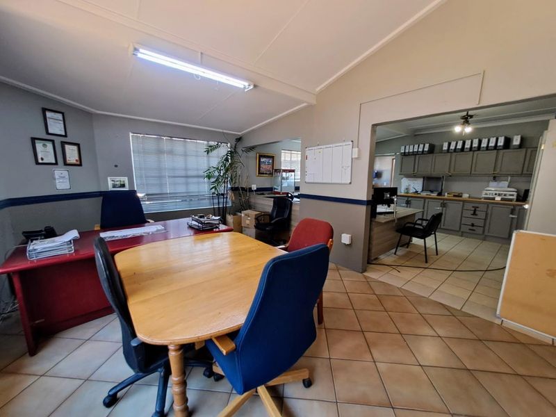 The Ultimate High-Exposure Commercial Property for Your Business - Photo 3