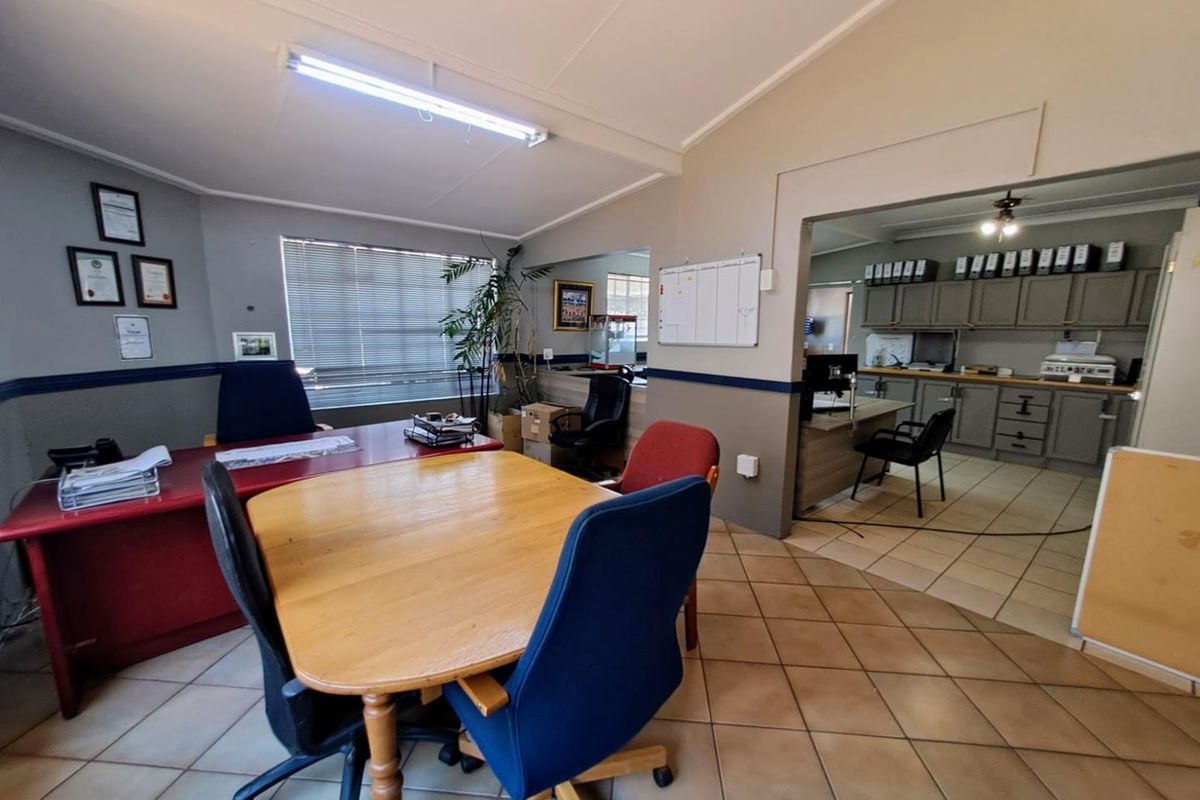The Ultimate High-Exposure Commercial Property for Your Business - Photo 3