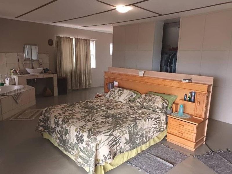 Buy a 5 hactres plot in Brakwater Offering a Spacious Family Estate with Two Additional Houses – that are well kept for N$ 5.5 million cost excluded - Photo 6