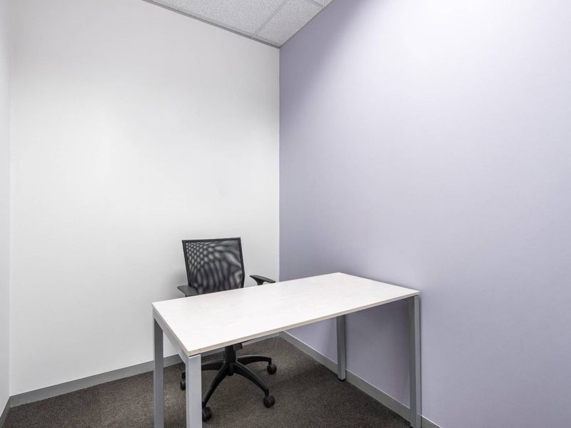 Private office space for 3 persons in Regus Southdowns Ridge Office Park. - Photo 3