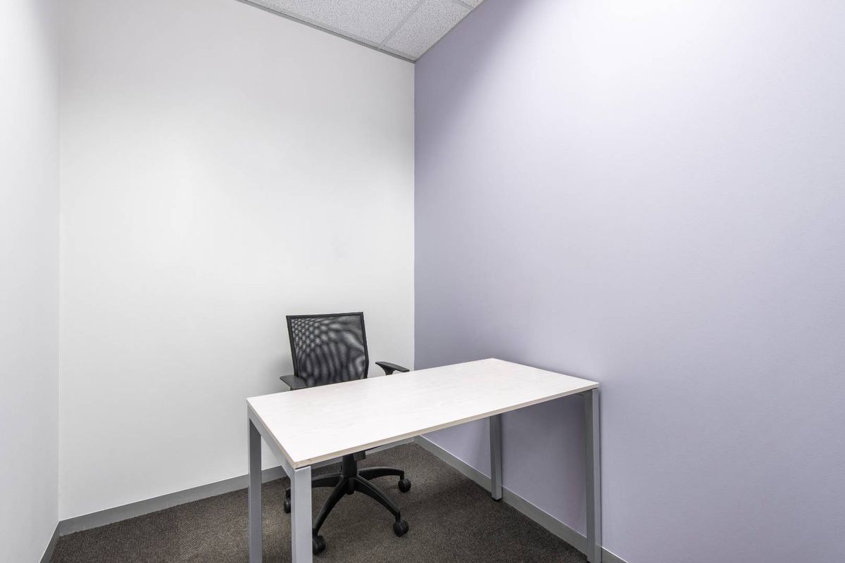 Private office space for 3 persons in Regus Southdowns Ridge Office Park. - Photo 3