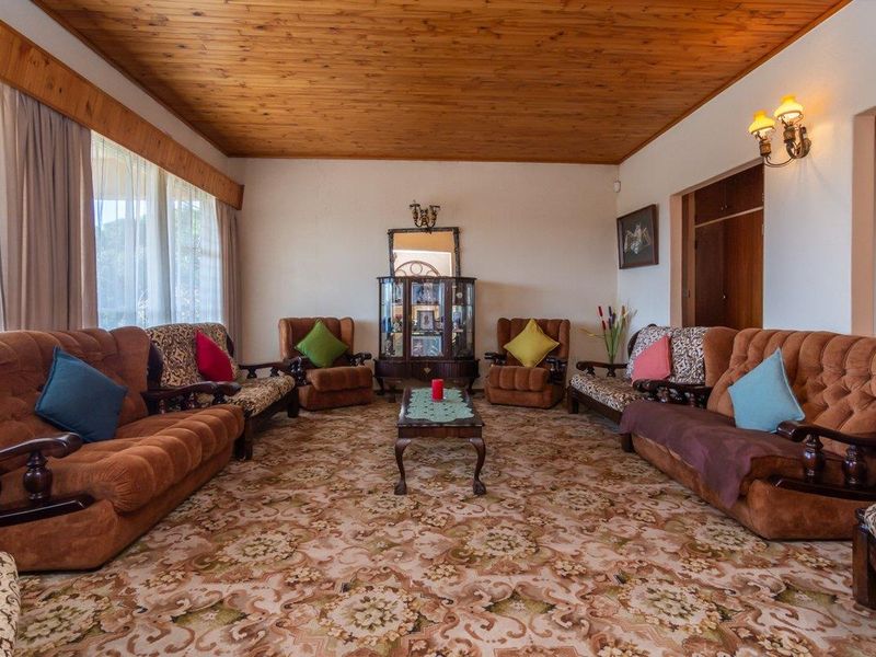 Spacious family Home with flatlet in tranquil Wilro Park - Photo 8