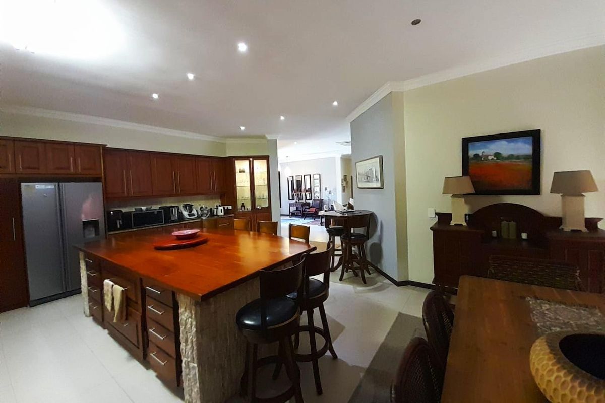 A STYLISH HOUSE WITH FLAT PERFECTLY SITUATED!! - Photo 3