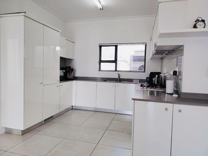 2 Bedroom- & 2 Batroom Apartment For Sale in The Polofields, Waterfall, Midrand - Photo 3