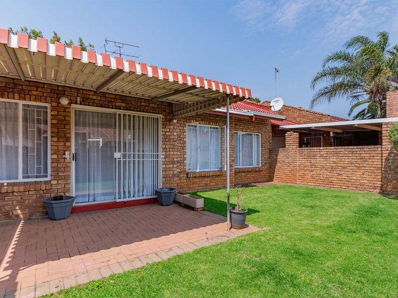 Modern 3-Bedroom Townhouse for Sale in Birchleigh – Prime Location - Photo 2