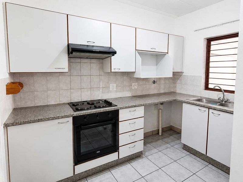 Spacious 3 bedroom, 2 bathroom, ground floor apartment available for sale in Bryanston - Photo 7