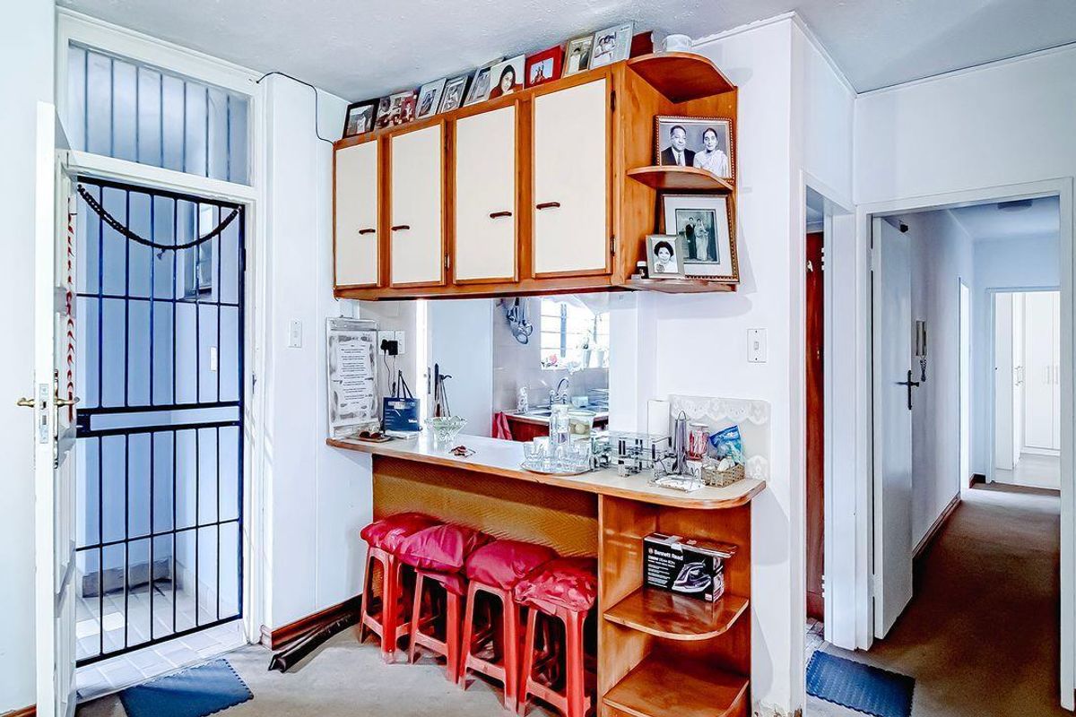 Spacious 3 bedroom ground floor flat - Photo 5