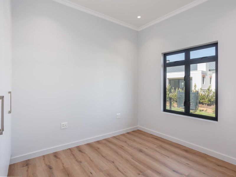 Sophisticated Two-Bedroom Home in Val de Vie Evergreen - Photo 9