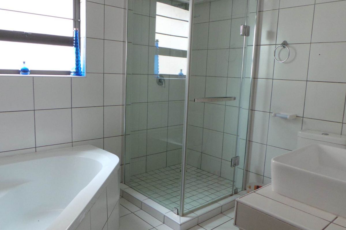 Perfect for the extended family and still earn an income - Photo 4