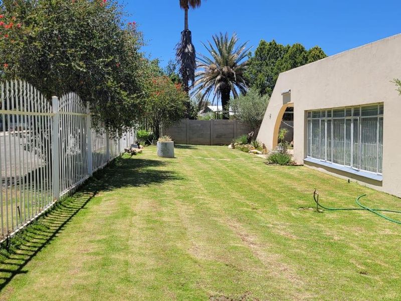 COUNTRYSIDE LARGE BEAUTIFUL SPACIOUS HOUSE. OUTSTANDING CONDITION.  GARDEN TO DIE FOR. - Photo 2