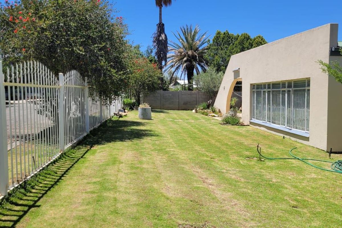 COUNTRYSIDE LARGE BEAUTIFUL SPACIOUS HOUSE. OUTSTANDING CONDITION.  GARDEN TO DIE FOR. - Photo 2