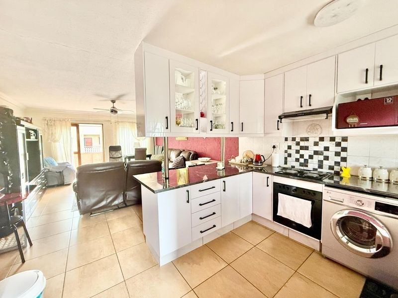 Townhouse For Sale in New Market, Alberton - Photo 4