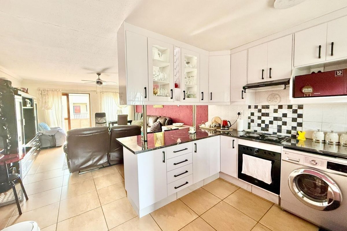 Townhouse For Sale in New Market, Alberton - Photo 4