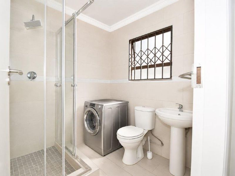 3 Bedroom, 2 Bathroom Home in Dawn Park - Photo 10