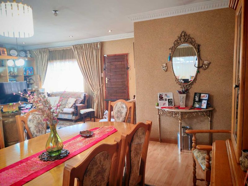 Discover Your Dream Home: Perfect for Family Living & Entertaining! - Photo 9