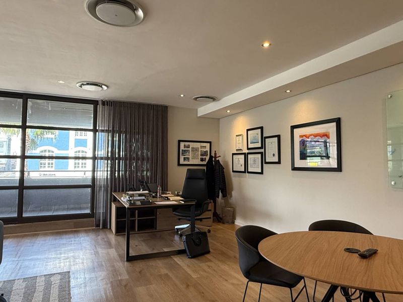 500m2 fully fitted out office to let in Soho on Strand - Photo 6