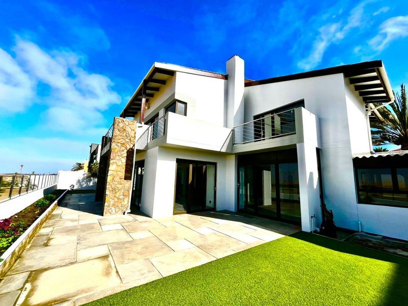 Luxury Swakopmund Mansion - Photo 2