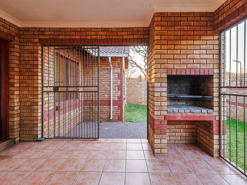 Spacious 3-Bedroom Home for Sale in Secure Meerlust Villas - Photo 10