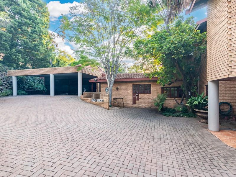 Elegant Family Estate with Exceptional Space and Lifestyle Appeal - Photo 2