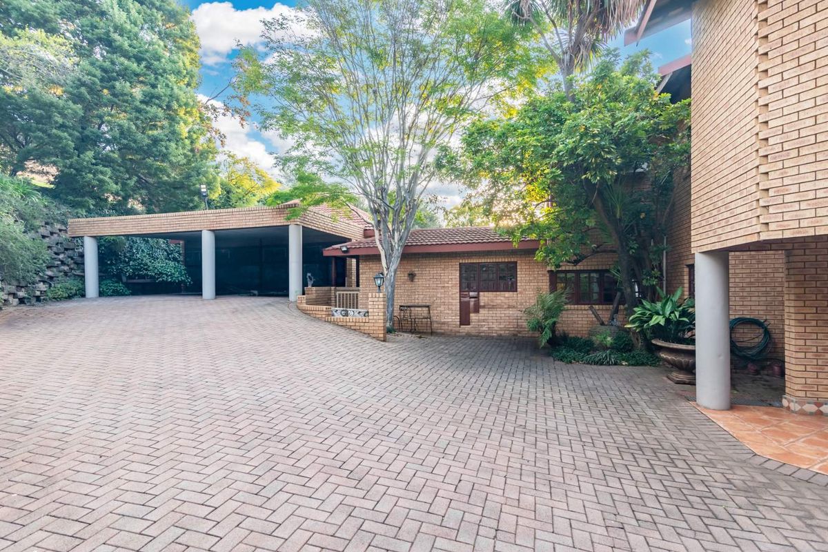 Elegant Family Estate with Exceptional Space and Lifestyle Appeal - Photo 2
