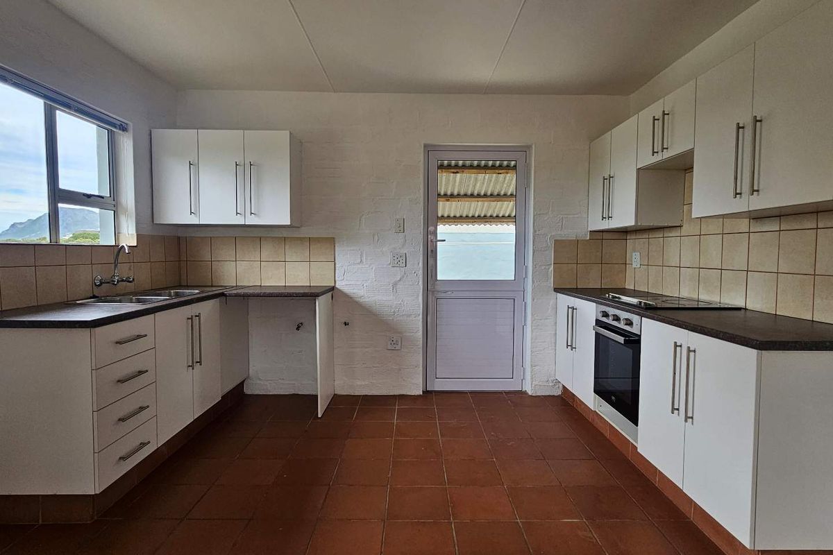 4 Bedroom house long term to rent in Bettys Bay - Photo 3