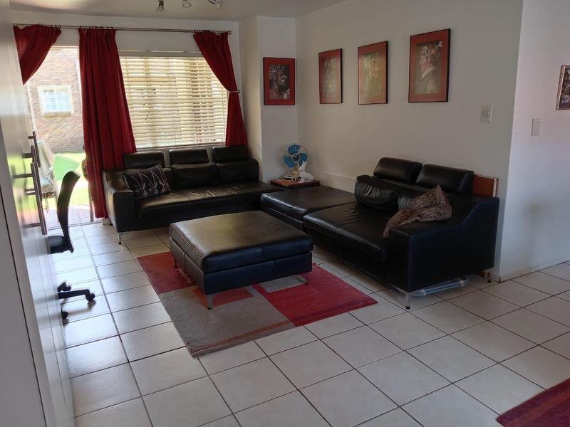 Spacious 2-Bedroom Apartment for Rent - Photo 4