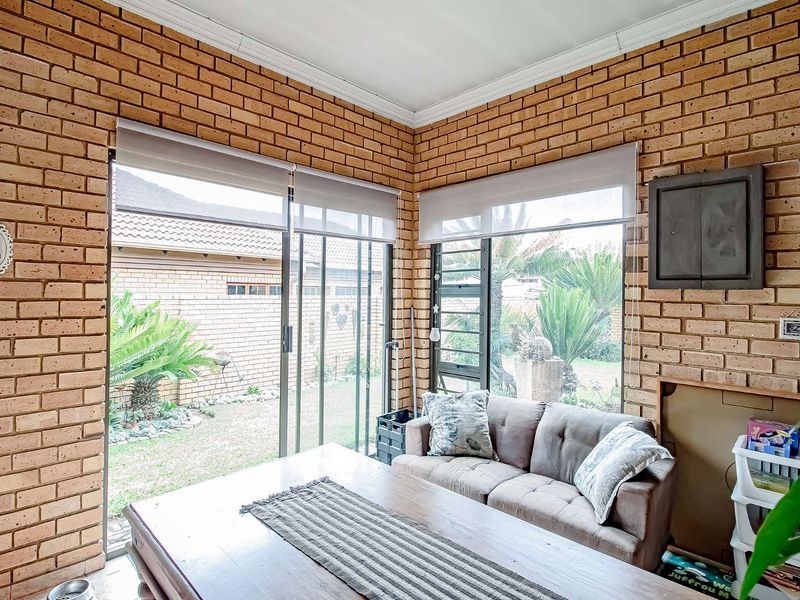 3 Bedroom 2 bathroom home - Photo 4
