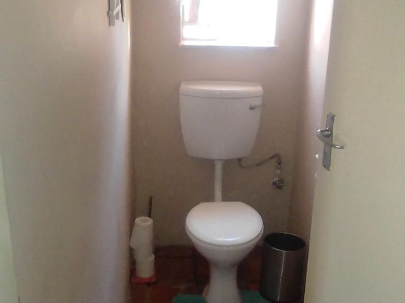 BIG SPACIOUS 4 BEDROOM HOUSE WITH POOL TO RENT IN MAGALIESKRUIN - Photo 10