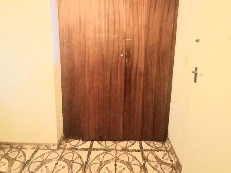 Charming Fixer Upper - Photo 9