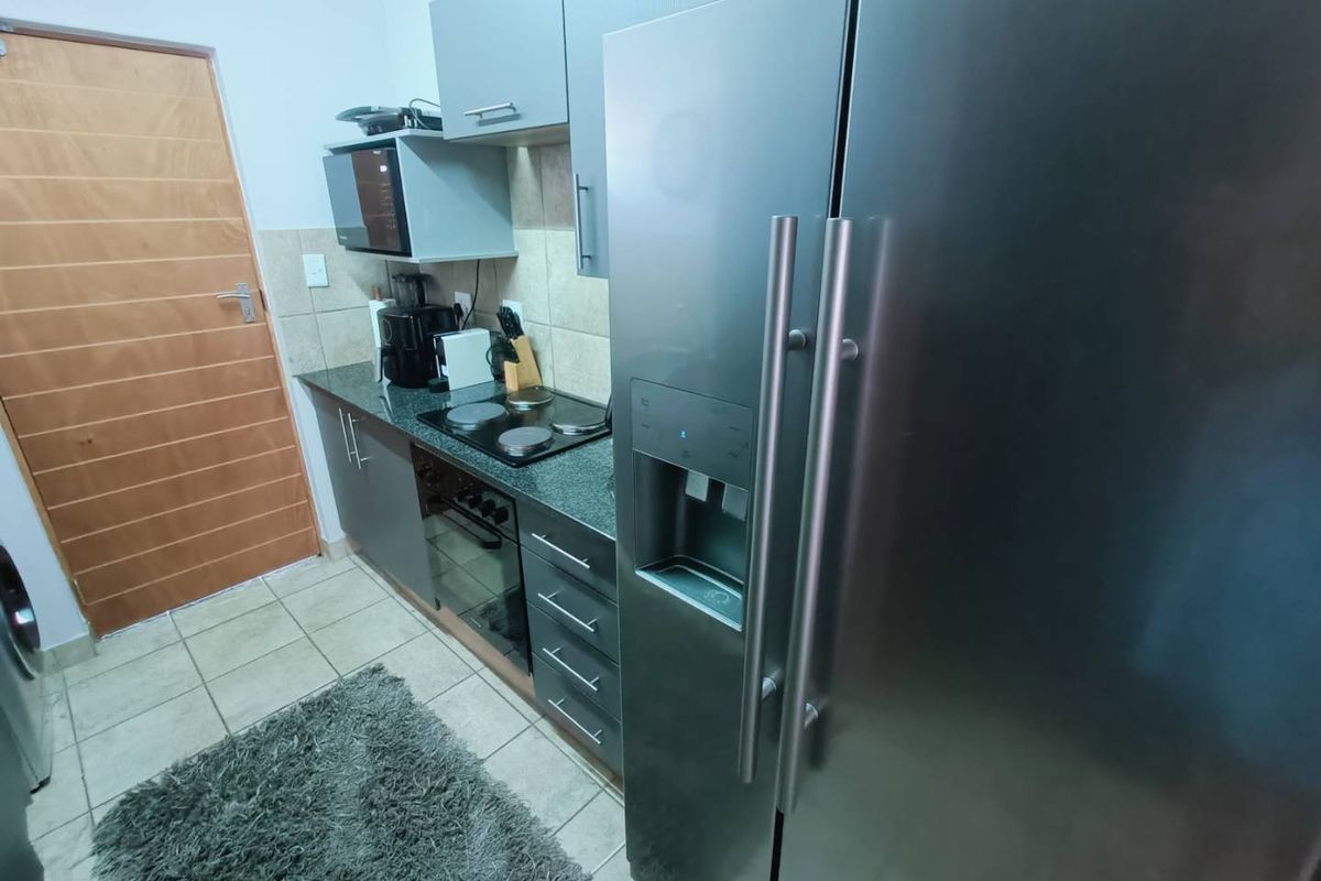 BEAUTIFUL FIRST FLOOR APARTMENT FOR SALE IN ROOIHUISKRAAL!!!!!! - Photo 3