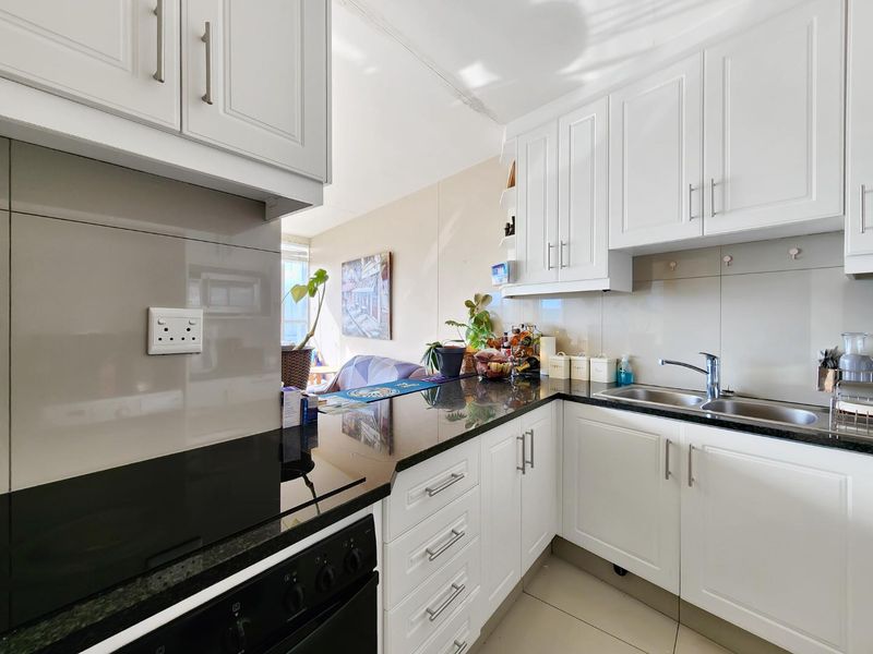 Three bedroom apartment to rent in Disa Park! - Photo 3