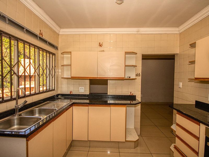 3 Bedroom Brackendowns Family Home, move-in ready! - Photo 4
