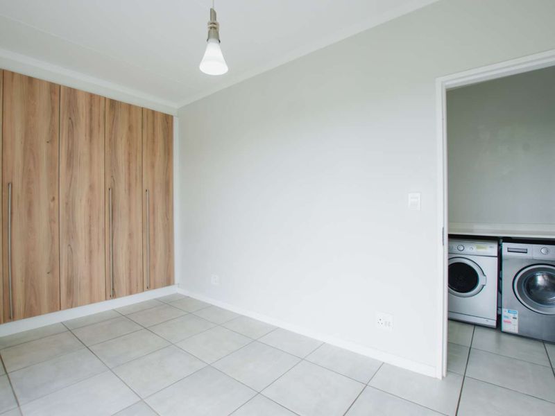 Modern Elegance & Effortless Living - Photo 3