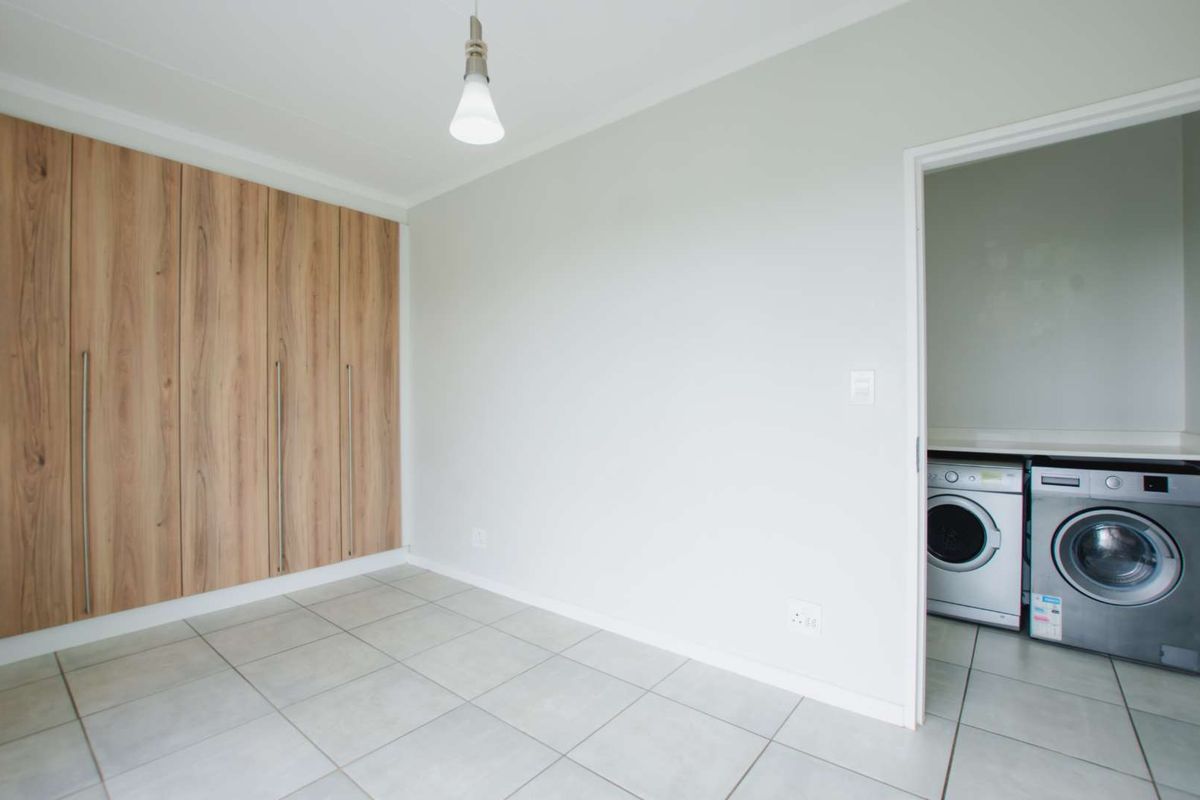 Modern Elegance & Effortless Living - Photo 3