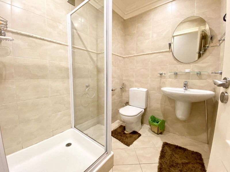 Fully furnished apartment with lovely sea views - 24hr security, pool and gym - Photo 8