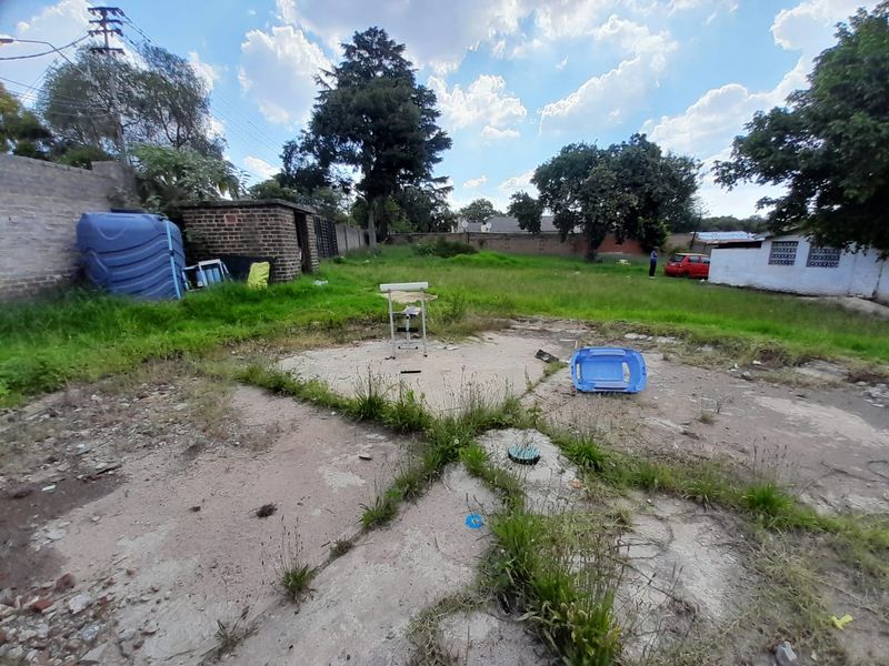 "Well-positioned corner house property for investors" - Photo 5