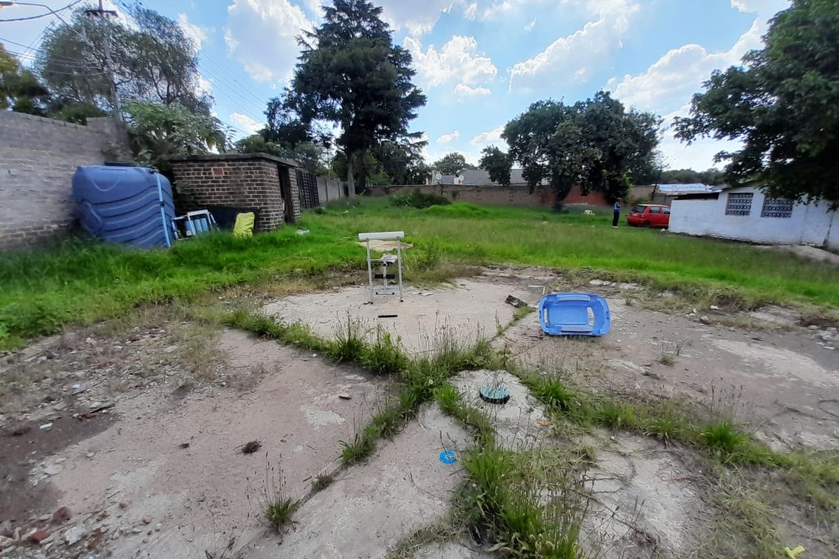 "Well-positioned corner house property for investors" - Photo 5