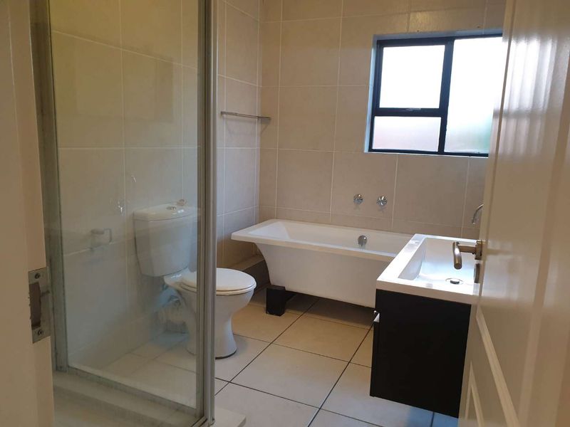 2 Bedroom Unit in Sought after Complex With Views - Photo 3