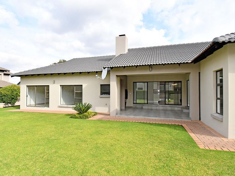 4 Bedroom Home To Rent in Midlands Estate,Midstream - Photo 2