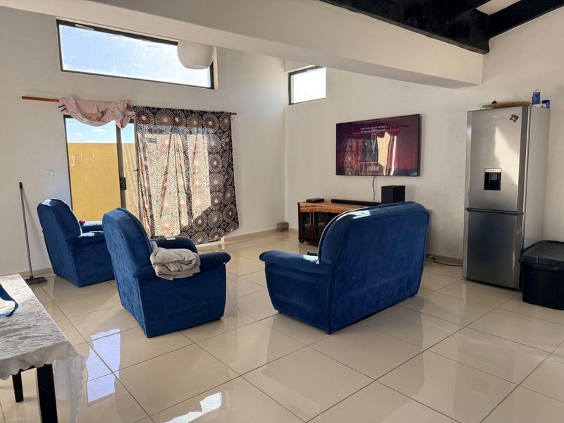 Free standing townhouse in Otjomuise for sale - Photo 3