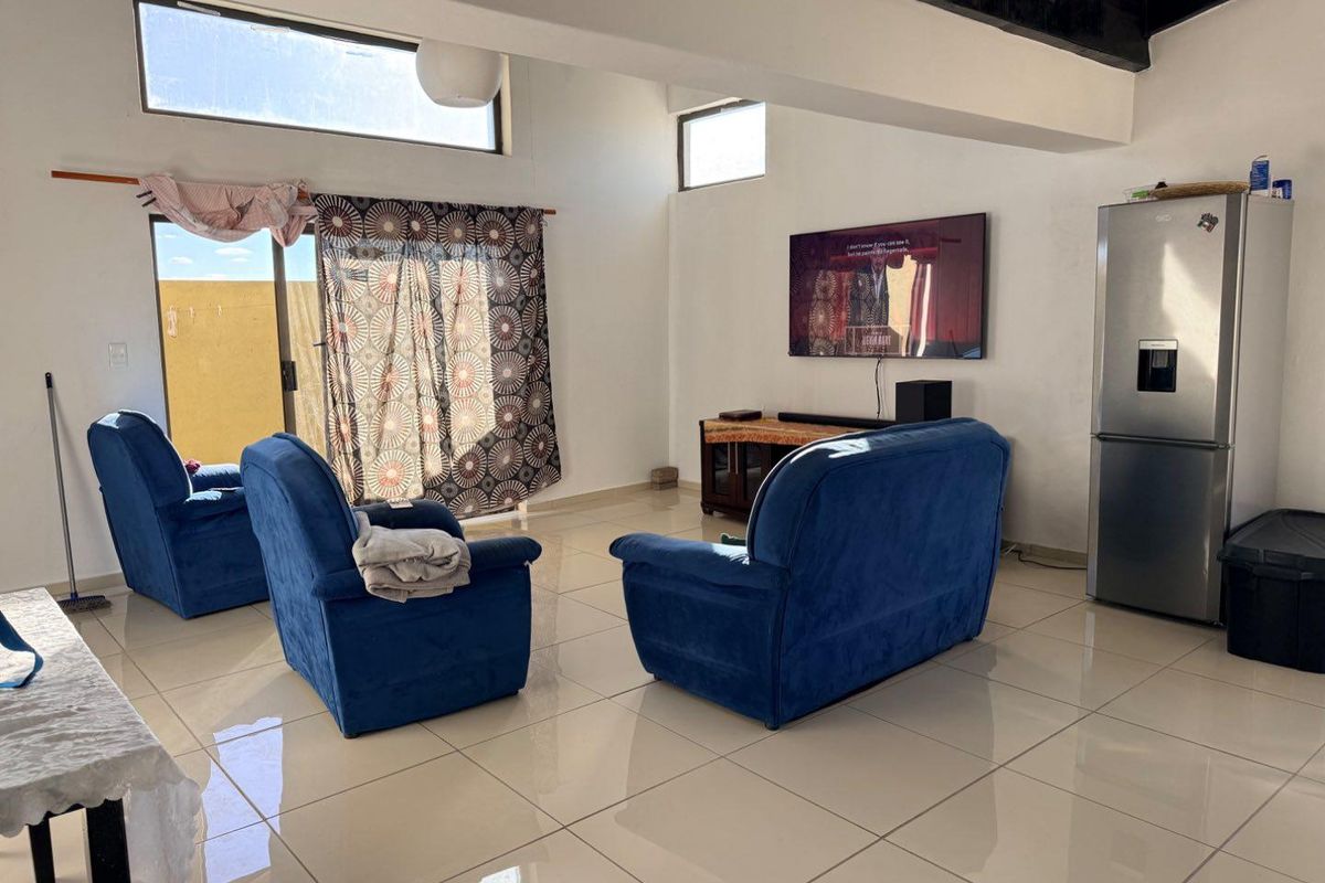 Free standing townhouse in Otjomuise for sale - Photo 3
