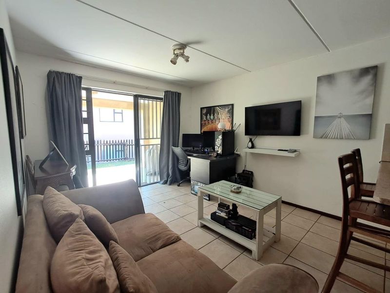 2 Bedroom Townhouse in Noordhang - Photo 2