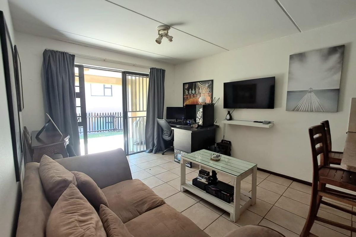 2 Bedroom Townhouse in Noordhang - Photo 2