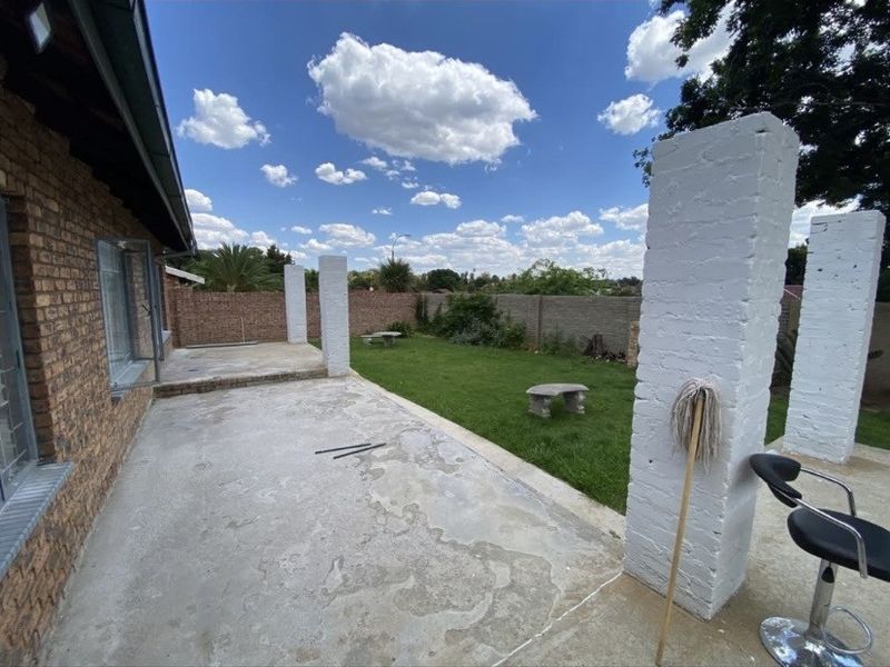 3 Bedroom House for Rent - Photo 2